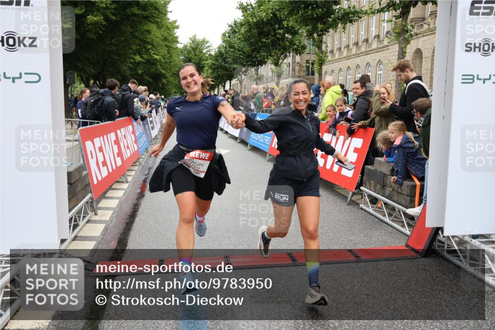 14.06.2026 - REWE Women's Run Strokosch-Dieckow http://msf.ph/oto/9783950 14.06.2026 10:02:18 Ziel 10132, 10177, 10251, 10340, 10967, 11511, 11512, 11513, 11514 meine-sportfotos.de