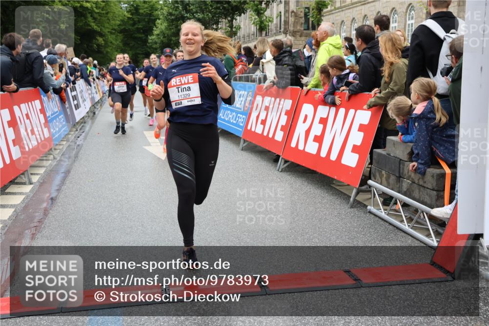 14.06.2026 - REWE Women's Run Strokosch-Dieckow http://msf.ph/oto/9783973 14.06.2026 10:02:24 Ziel 10622, 10733, 10772, 10904, 10945, 10946, 11032, 11191, 11329, 11512, 11513 meine-sportfotos.de