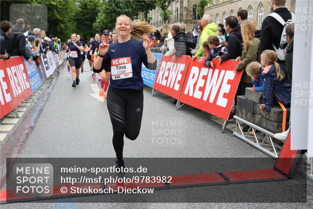 14.06.2026 - REWE Women's Run Strokosch-Dieckow http://msf.ph/oto/9783982 14.06.2026 10:02:24 Ziel 10622, 10733, 10772, 10904, 10945, 10946, 11032, 11191, 11329, 11512, 11513 meine-sportfotos.de