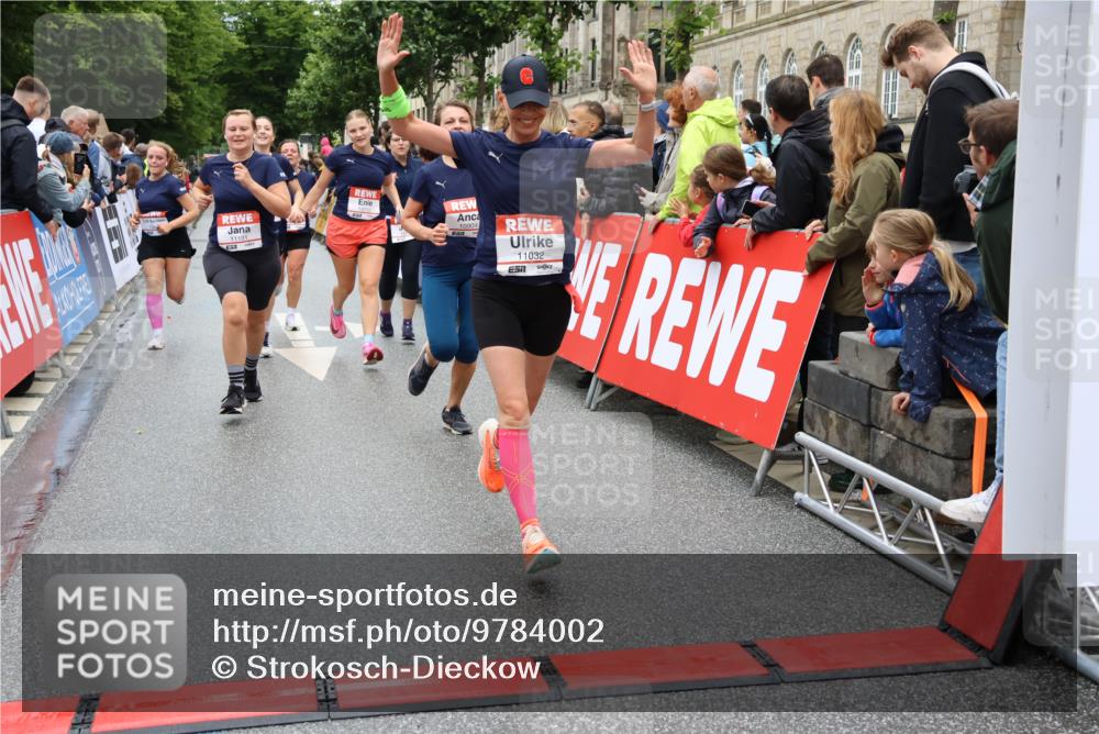 14.06.2026 - REWE Women's Run Strokosch-Dieckow http://msf.ph/oto/9784002 14.06.2026 10:02:25 Ziel 10622, 10733, 10772, 10904, 10945, 10946, 11032, 11191, 11329, 11512, 11513 meine-sportfotos.de