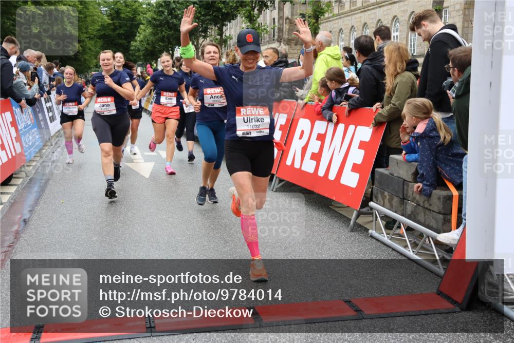 14.06.2026 - REWE Women's Run Strokosch-Dieckow http://msf.ph/oto/9784014 14.06.2026 10:02:25 Ziel 10622, 10733, 10772, 10904, 10945, 10946, 11032, 11191, 11329, 11512, 11513 meine-sportfotos.de