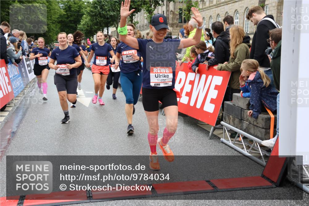 14.06.2026 - REWE Women's Run Strokosch-Dieckow http://msf.ph/oto/9784034 14.06.2026 10:02:25 Ziel 10622, 10733, 10772, 10904, 10945, 10946, 11032, 11191, 11329, 11512, 11513 meine-sportfotos.de