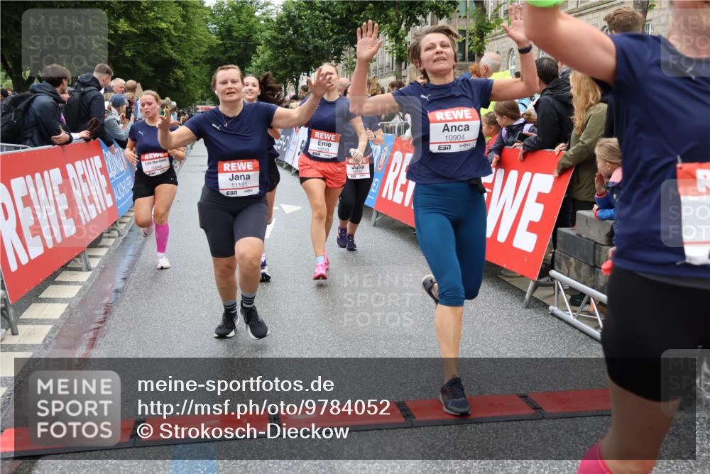 14.06.2026 - REWE Women's Run Strokosch-Dieckow http://msf.ph/oto/9784052 14.06.2026 10:02:26 Ziel 10622, 10733, 10772, 10904, 10945, 10946, 11032, 11191, 11329, 11512, 11513 meine-sportfotos.de