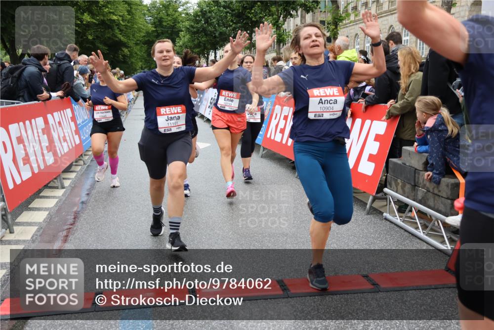 14.06.2026 - REWE Women's Run Strokosch-Dieckow http://msf.ph/oto/9784062 14.06.2026 10:02:26 Ziel 10622, 10733, 10772, 10904, 10945, 10946, 11032, 11191, 11329, 11512, 11513 meine-sportfotos.de