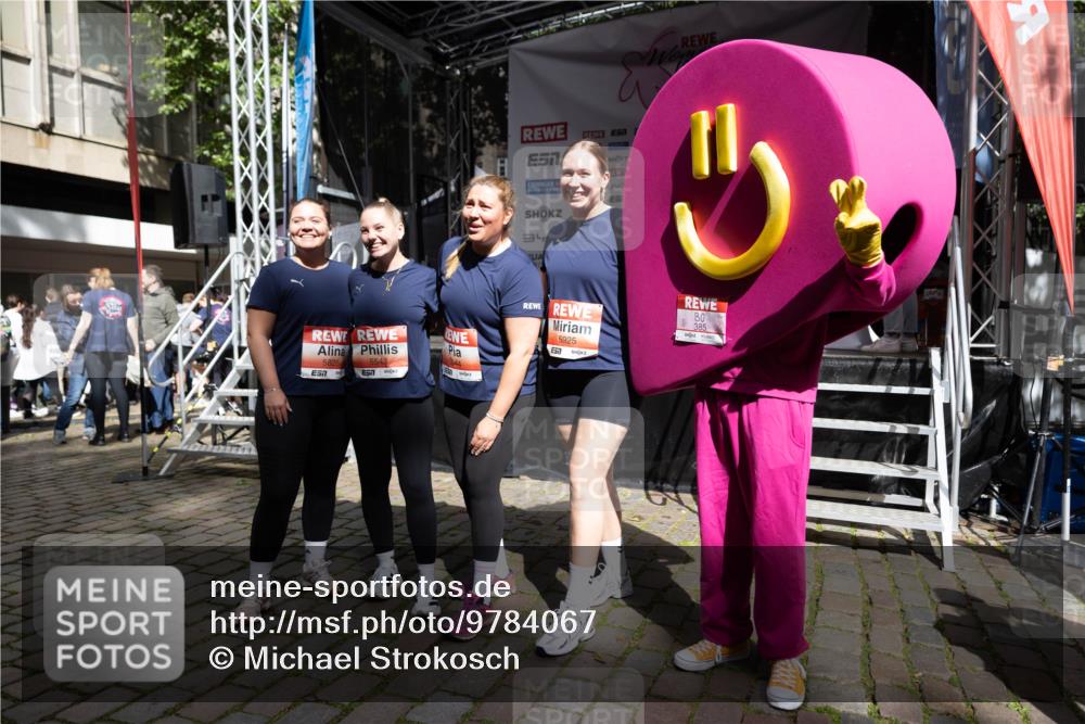 14.06.2026 - REWE Women's Run Michael Strokosch http://msf.ph/oto/9784067 14.06.2026 10:13:37 Laufen 5825, 5543, 7, 7, 34, 51, 385, 5925, 7 meine-sportfotos.de