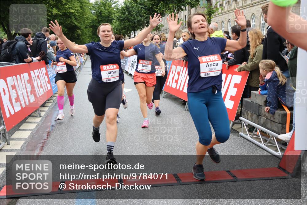 14.06.2026 - REWE Women's Run Strokosch-Dieckow http://msf.ph/oto/9784071 14.06.2026 10:02:26 Ziel 10622, 10733, 10772, 10904, 10945, 10946, 11032, 11191, 11329, 11512, 11513 meine-sportfotos.de