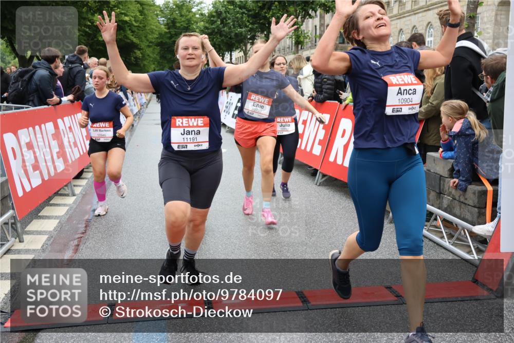 14.06.2026 - REWE Women's Run Strokosch-Dieckow http://msf.ph/oto/9784097 14.06.2026 10:02:26 Ziel 10622, 10733, 10772, 10904, 10945, 10946, 11032, 11191, 11329, 11512, 11513 meine-sportfotos.de