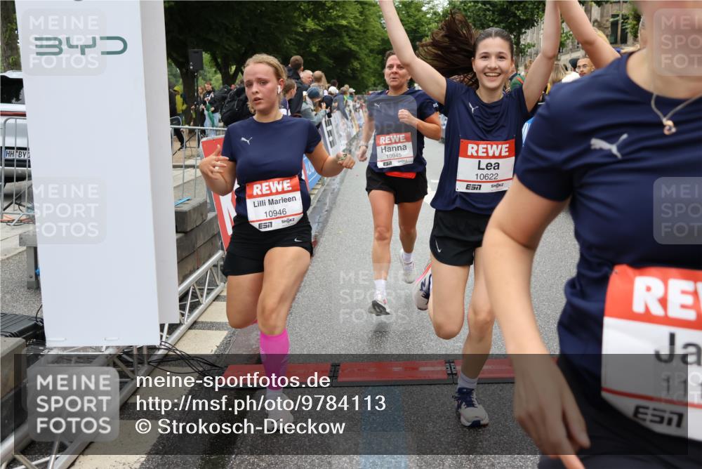 14.06.2026 - REWE Women's Run Strokosch-Dieckow http://msf.ph/oto/9784113 14.06.2026 10:02:27 Ziel 10622, 10733, 10772, 10904, 10945, 10946, 11032, 11191, 11329 meine-sportfotos.de