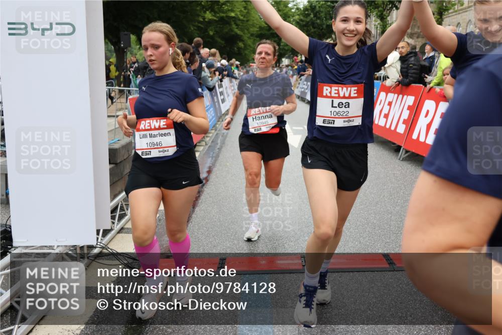 14.06.2026 - REWE Women's Run Strokosch-Dieckow http://msf.ph/oto/9784128 14.06.2026 10:02:27 Ziel 10622, 10733, 10772, 10904, 10945, 10946, 11032, 11191, 11329 meine-sportfotos.de
