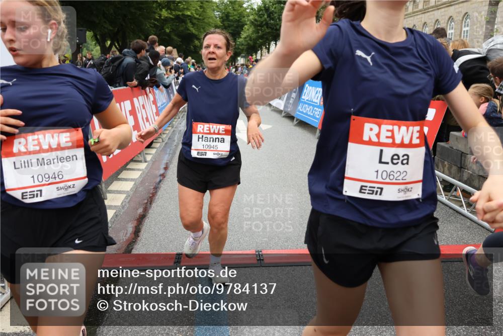14.06.2026 - REWE Women's Run Strokosch-Dieckow http://msf.ph/oto/9784137 14.06.2026 10:02:28 Ziel 10622, 10733, 10772, 10904, 10945, 10946, 11032, 11191, 11329 meine-sportfotos.de