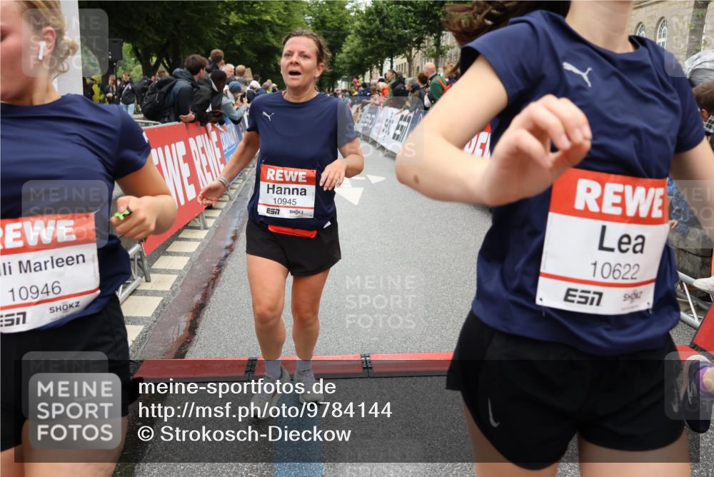 14.06.2026 - REWE Women's Run Strokosch-Dieckow http://msf.ph/oto/9784144 14.06.2026 10:02:28 Ziel 10622, 10733, 10772, 10904, 10945, 10946, 11032, 11191, 11329 meine-sportfotos.de