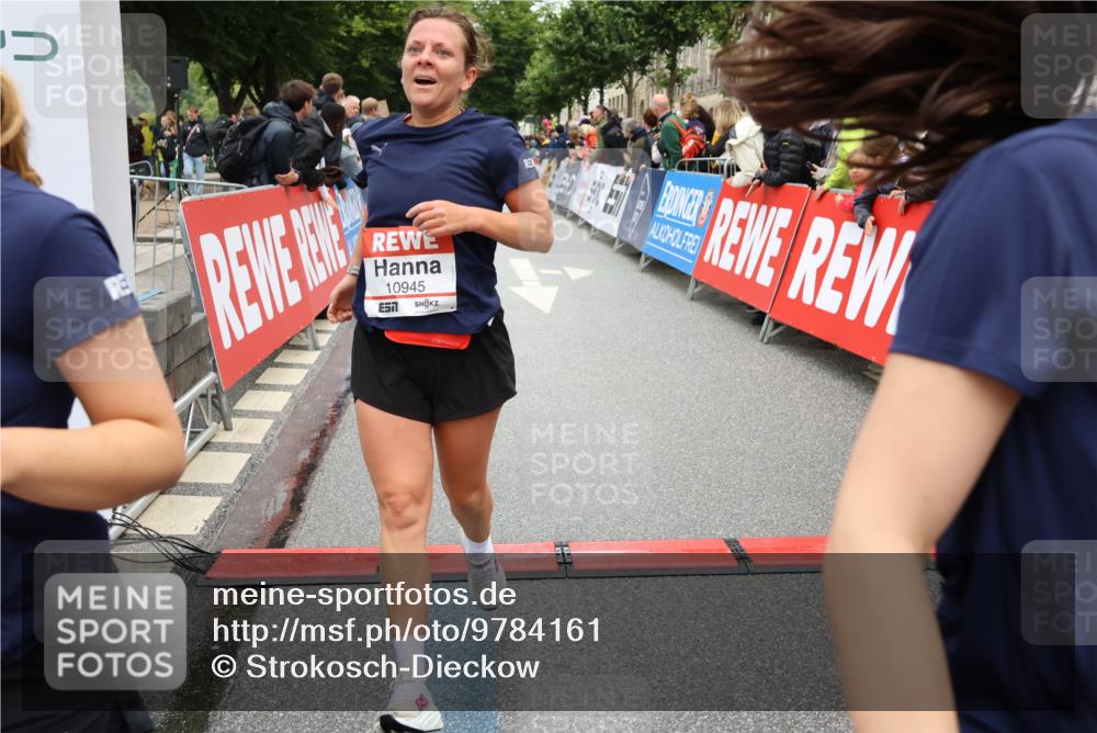 14.06.2026 - REWE Women's Run Strokosch-Dieckow http://msf.ph/oto/9784161 14.06.2026 10:02:28 Ziel 10622, 10733, 10772, 10904, 10945, 10946, 11032, 11191, 11329 meine-sportfotos.de