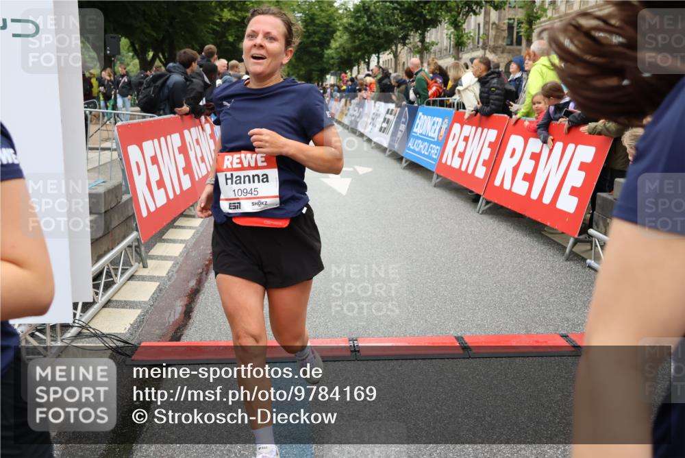 14.06.2026 - REWE Women's Run Strokosch-Dieckow http://msf.ph/oto/9784169 14.06.2026 10:02:28 Ziel 10622, 10733, 10772, 10904, 10945, 10946, 11032, 11191, 11329 meine-sportfotos.de