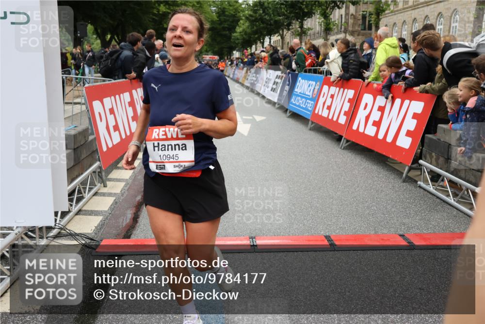 14.06.2026 - REWE Women's Run Strokosch-Dieckow http://msf.ph/oto/9784177 14.06.2026 10:02:28 Ziel 10622, 10733, 10772, 10904, 10945, 10946, 11032, 11191, 11329 meine-sportfotos.de