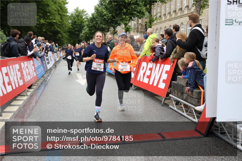 14.06.2026 - REWE Women's Run Strokosch-Dieckow http://msf.ph/oto/9784185 14.06.2026 10:02:40 Ziel 10261, 10617, 10780, 10932, 11102 meine-sportfotos.de
