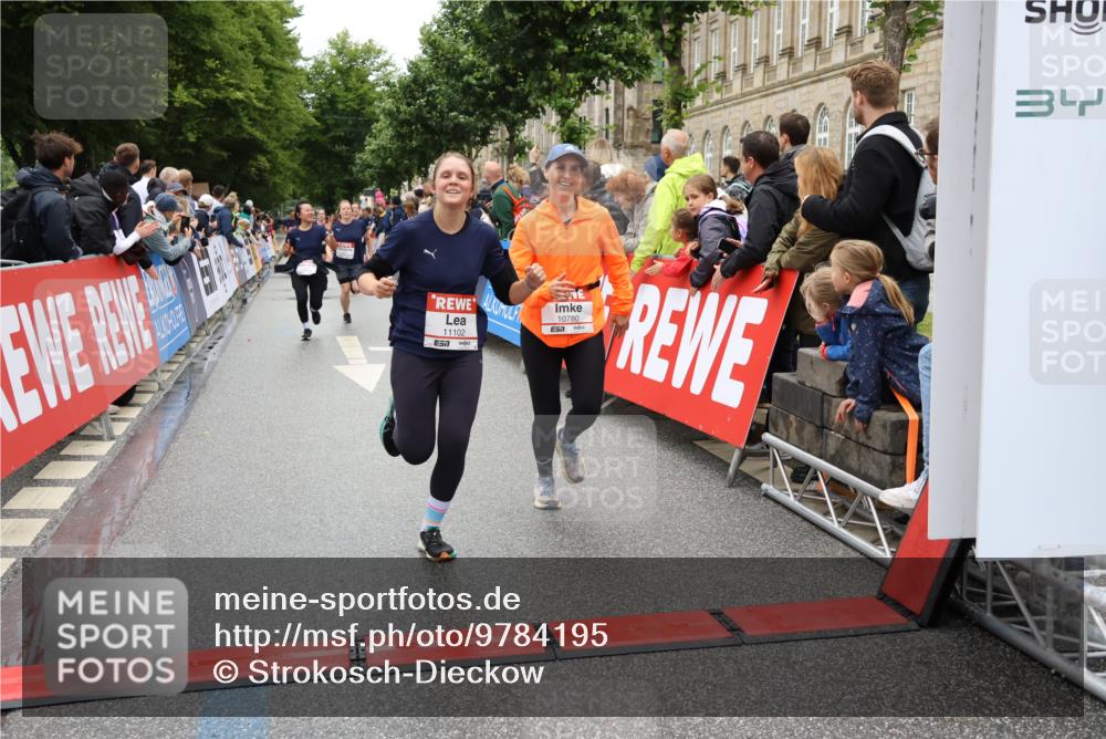 14.06.2026 - REWE Women's Run Strokosch-Dieckow http://msf.ph/oto/9784195 14.06.2026 10:02:40 Ziel 10261, 10617, 10780, 10932, 11102 meine-sportfotos.de
