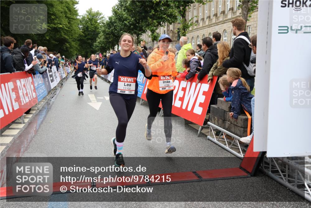14.06.2026 - REWE Women's Run Strokosch-Dieckow http://msf.ph/oto/9784215 14.06.2026 10:02:40 Ziel 10261, 10617, 10780, 10932, 11102 meine-sportfotos.de