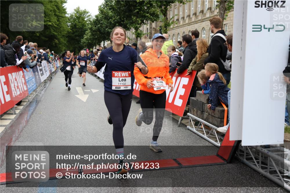 14.06.2026 - REWE Women's Run Strokosch-Dieckow http://msf.ph/oto/9784233 14.06.2026 10:02:40 Ziel 10261, 10617, 10780, 10932, 11102 meine-sportfotos.de