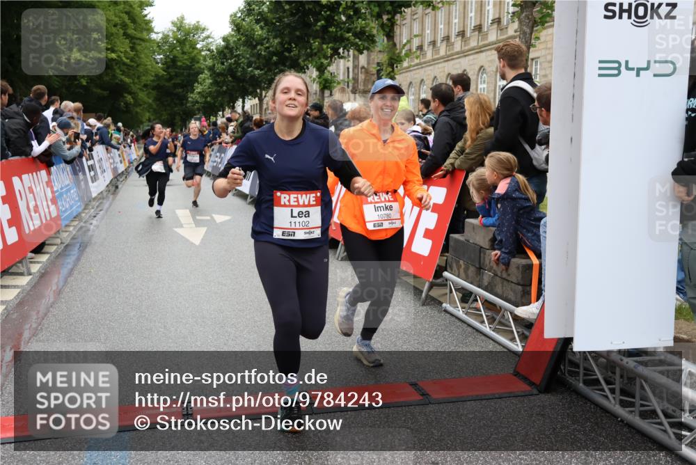 14.06.2026 - REWE Women's Run Strokosch-Dieckow http://msf.ph/oto/9784243 14.06.2026 10:02:40 Ziel 10261, 10617, 10780, 10932, 11102 meine-sportfotos.de