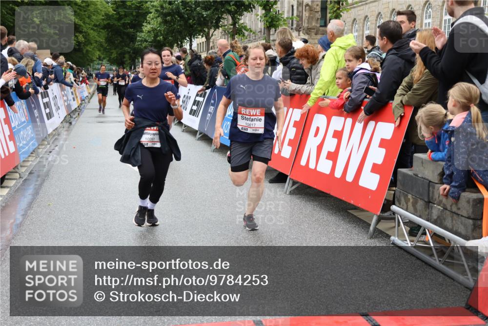 14.06.2026 - REWE Women's Run Strokosch-Dieckow http://msf.ph/oto/9784253 14.06.2026 10:02:42 Ziel 10261, 10617, 10780, 10932, 11102, 11448 meine-sportfotos.de
