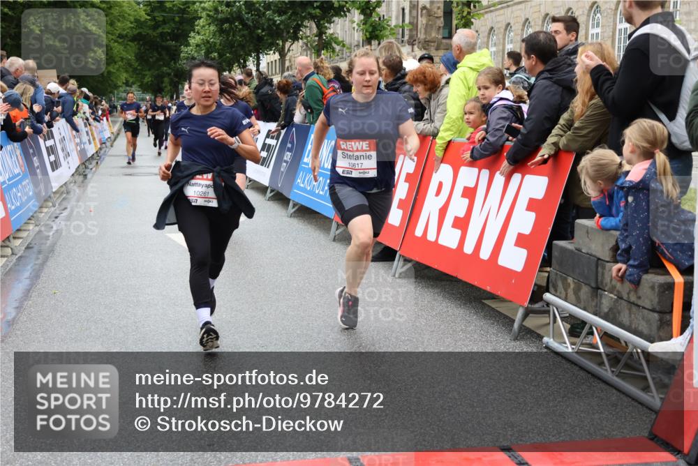 14.06.2026 - REWE Women's Run Strokosch-Dieckow http://msf.ph/oto/9784272 14.06.2026 10:02:42 Ziel 10261, 10617, 10780, 10932, 11102, 11448 meine-sportfotos.de