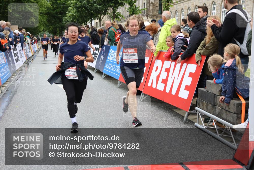 14.06.2026 - REWE Women's Run Strokosch-Dieckow http://msf.ph/oto/9784282 14.06.2026 10:02:43 Ziel 10261, 10617, 10780, 10932, 11102, 11448 meine-sportfotos.de