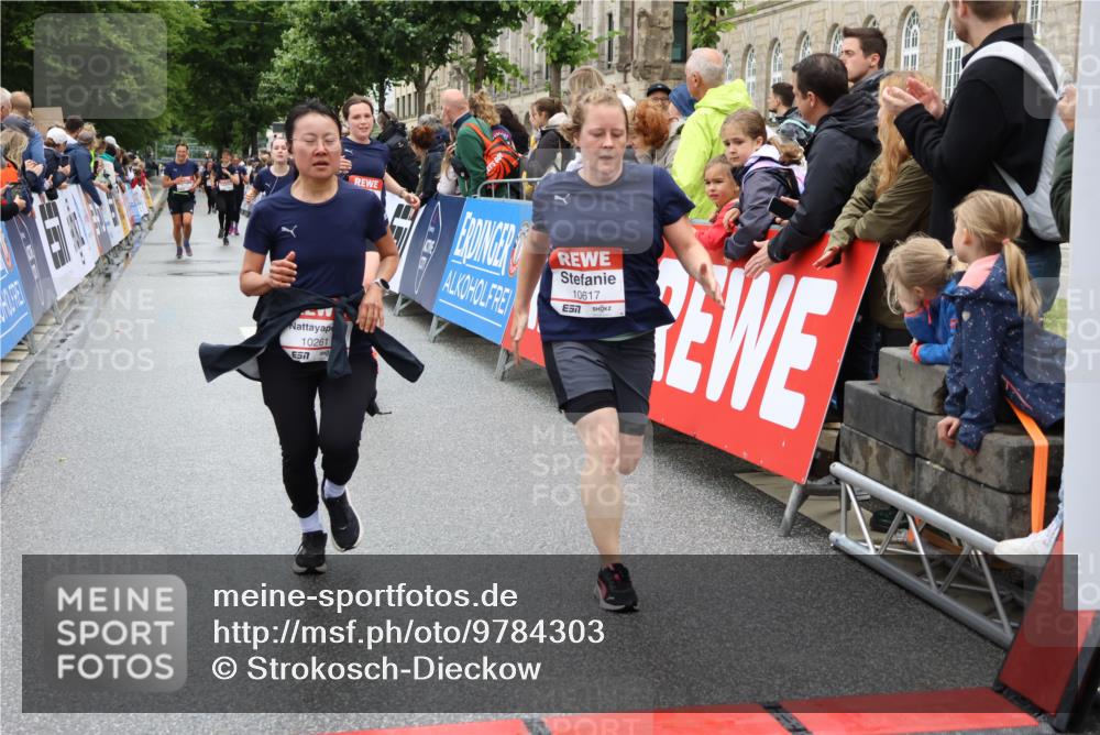 14.06.2026 - REWE Women's Run Strokosch-Dieckow http://msf.ph/oto/9784303 14.06.2026 10:02:43 Ziel 10261, 10617, 10780, 10932, 11102, 11448 meine-sportfotos.de
