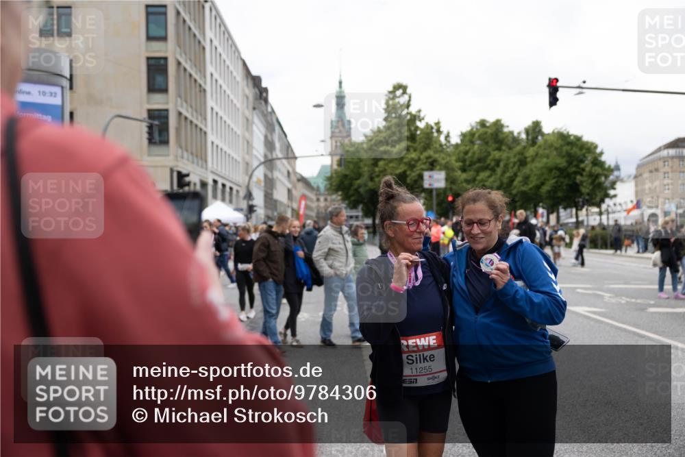 14.06.2026 - REWE Women's Run Michael Strokosch http://msf.ph/oto/9784306 14.06.2026 10:33:03 Laufen 10, 32, 11255 meine-sportfotos.de
