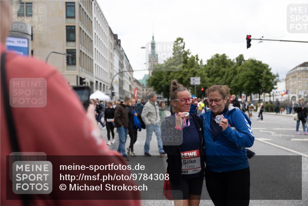 14.06.2026 - REWE Women's Run Michael Strokosch http://msf.ph/oto/9784308 14.06.2026 10:33:03 Laufen 10, 32, 51, 11255 meine-sportfotos.de