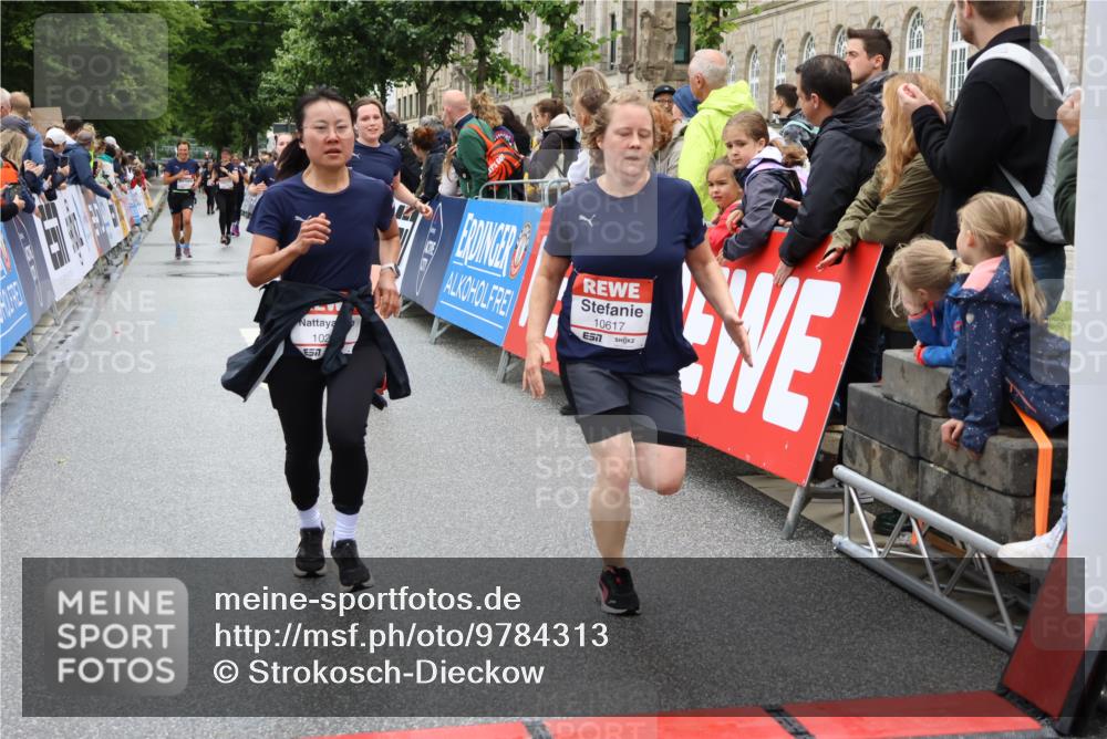 14.06.2026 - REWE Women's Run Strokosch-Dieckow http://msf.ph/oto/9784313 14.06.2026 10:02:43 Ziel 10261, 10617, 10780, 10932, 11102, 11448 meine-sportfotos.de