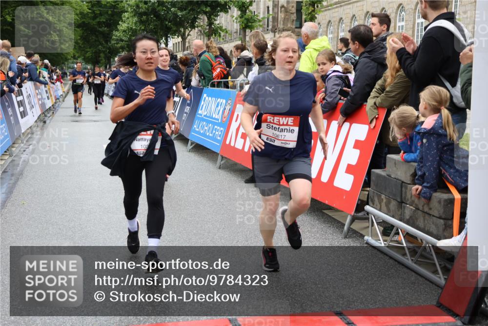 14.06.2026 - REWE Women's Run Strokosch-Dieckow http://msf.ph/oto/9784323 14.06.2026 10:02:43 Ziel 10261, 10617, 10780, 10932, 11102, 11448 meine-sportfotos.de