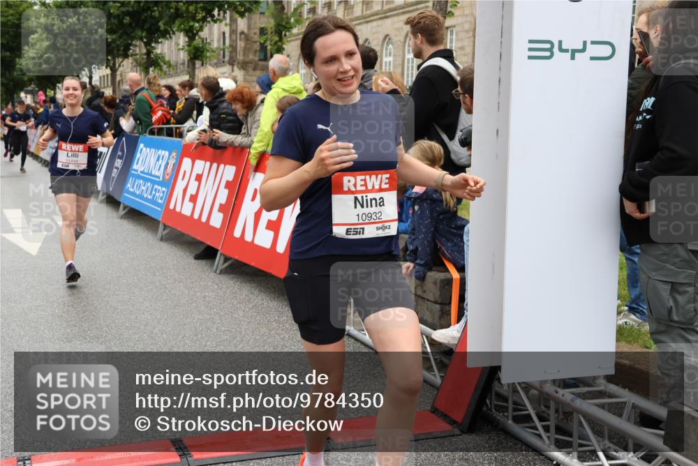 14.06.2026 - REWE Women's Run Strokosch-Dieckow http://msf.ph/oto/9784350 14.06.2026 10:02:45 Ziel 10261, 10617, 10780, 10932, 11102, 11448 meine-sportfotos.de