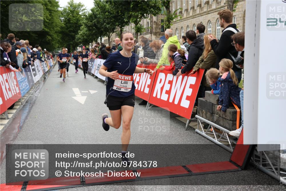 14.06.2026 - REWE Women's Run Strokosch-Dieckow http://msf.ph/oto/9784378 14.06.2026 10:02:46 Ziel 10181, 10261, 10617, 10780, 10932, 11102, 11201, 11448, 11469 meine-sportfotos.de