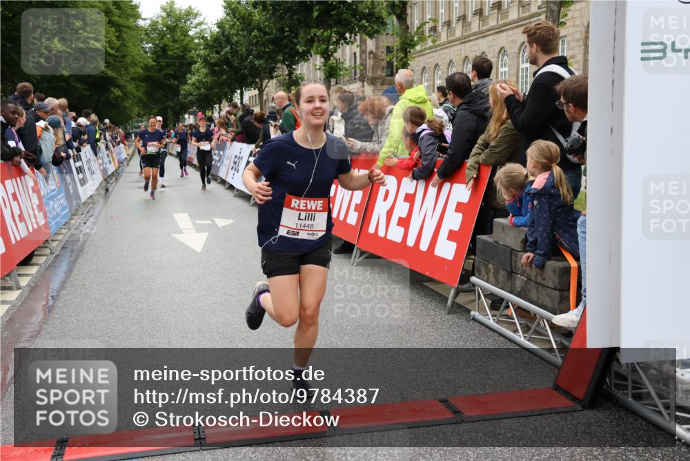 14.06.2026 - REWE Women's Run Strokosch-Dieckow http://msf.ph/oto/9784387 14.06.2026 10:02:46 Ziel 10181, 10261, 10617, 10780, 10932, 11102, 11201, 11448, 11469 meine-sportfotos.de