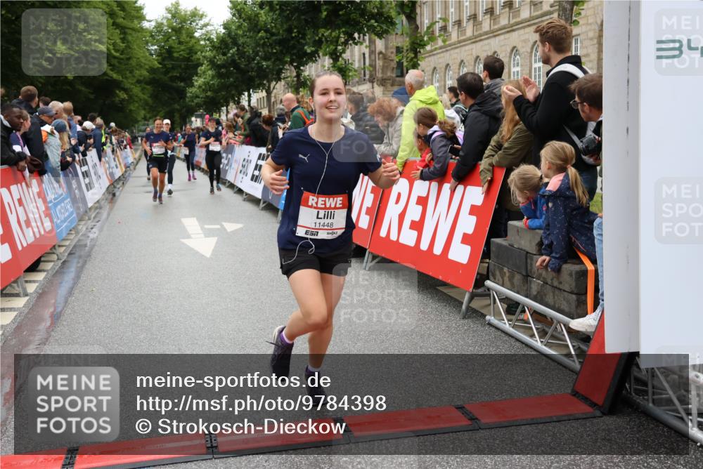 14.06.2026 - REWE Women's Run Strokosch-Dieckow http://msf.ph/oto/9784398 14.06.2026 10:02:46 Ziel 10181, 10261, 10617, 10780, 10932, 11102, 11201, 11448, 11469 meine-sportfotos.de