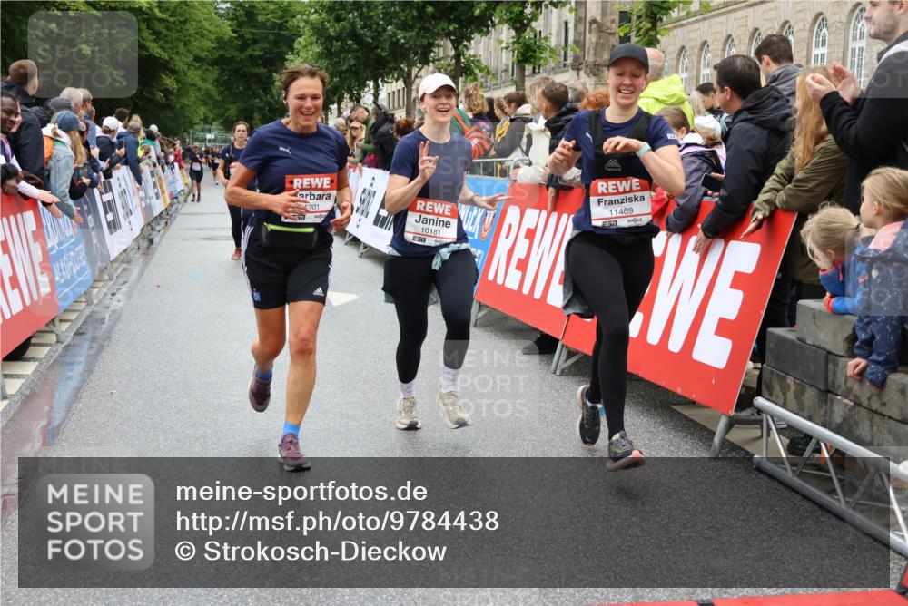 14.06.2026 - REWE Women's Run Strokosch-Dieckow http://msf.ph/oto/9784438 14.06.2026 10:02:50 Ziel 10181, 10261, 10617, 10639, 10932, 11110, 11201, 11448, 11469 meine-sportfotos.de