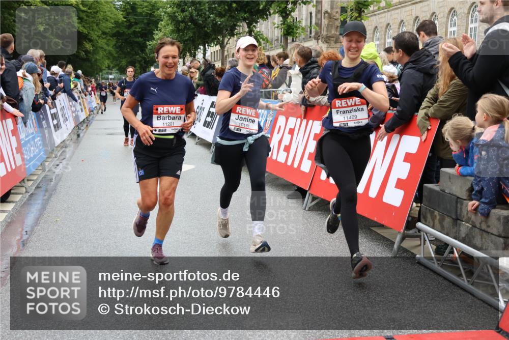 14.06.2026 - REWE Women's Run Strokosch-Dieckow http://msf.ph/oto/9784446 14.06.2026 10:02:50 Ziel 10181, 10261, 10617, 10639, 10932, 11110, 11201, 11448, 11469 meine-sportfotos.de