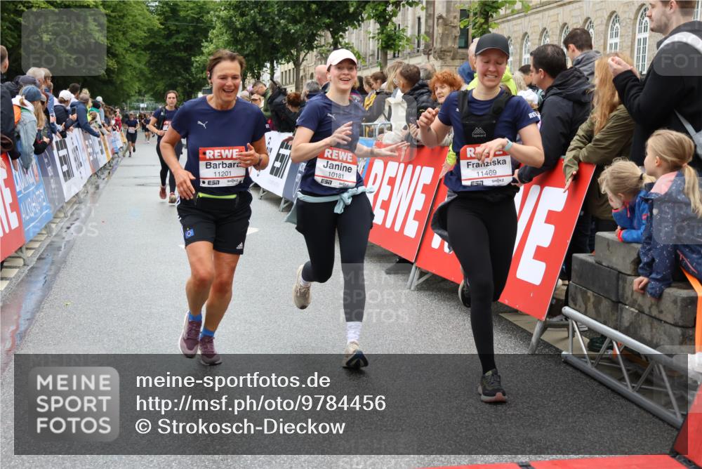 14.06.2026 - REWE Women's Run Strokosch-Dieckow http://msf.ph/oto/9784456 14.06.2026 10:02:50 Ziel 10181, 10261, 10617, 10639, 10932, 11110, 11201, 11448, 11469 meine-sportfotos.de