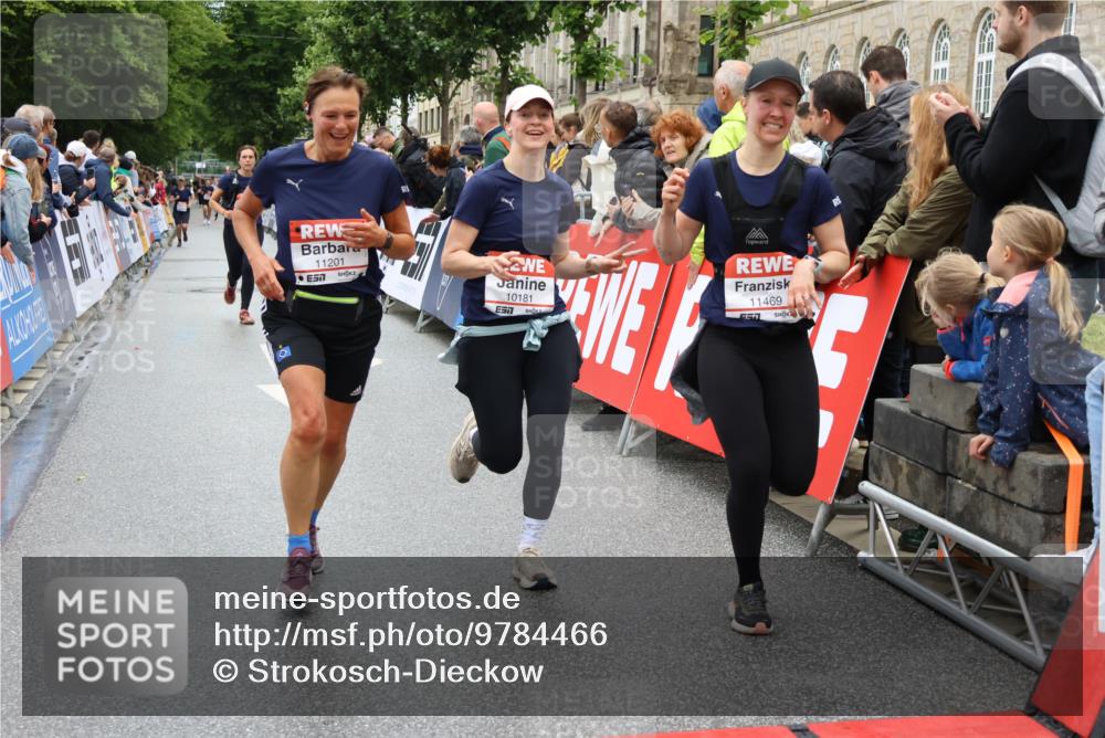 14.06.2026 - REWE Women's Run Strokosch-Dieckow http://msf.ph/oto/9784466 14.06.2026 10:02:50 Ziel 10181, 10261, 10617, 10639, 10932, 11110, 11201, 11448, 11469 meine-sportfotos.de