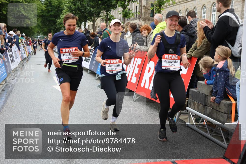 14.06.2026 - REWE Women's Run Strokosch-Dieckow http://msf.ph/oto/9784478 14.06.2026 10:02:50 Ziel 10181, 10261, 10617, 10639, 10932, 11110, 11201, 11448, 11469 meine-sportfotos.de