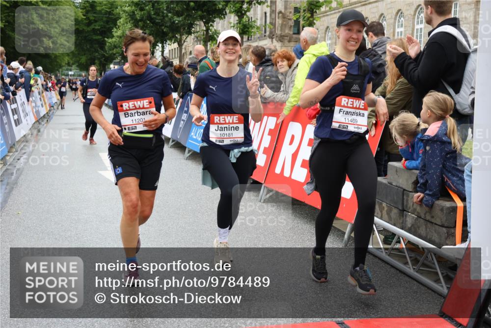 14.06.2026 - REWE Women's Run Strokosch-Dieckow http://msf.ph/oto/9784489 14.06.2026 10:02:50 Ziel 10181, 10261, 10617, 10639, 10932, 11110, 11201, 11448, 11469 meine-sportfotos.de