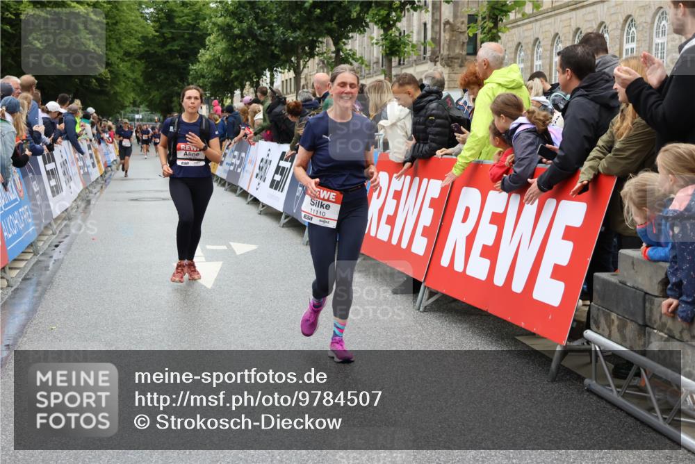 14.06.2026 - REWE Women's Run Strokosch-Dieckow http://msf.ph/oto/9784507 14.06.2026 10:02:52 Ziel 10181, 10639, 10932, 11110, 11201, 11448, 11469 meine-sportfotos.de