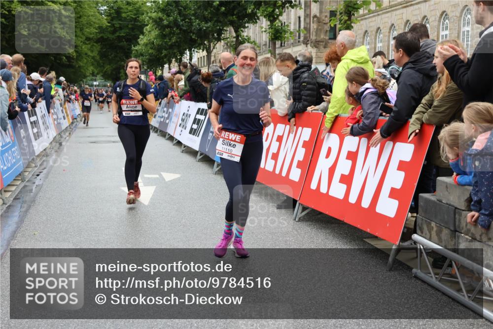 14.06.2026 - REWE Women's Run Strokosch-Dieckow http://msf.ph/oto/9784516 14.06.2026 10:02:52 Ziel 10181, 10639, 10932, 11110, 11201, 11448, 11469 meine-sportfotos.de