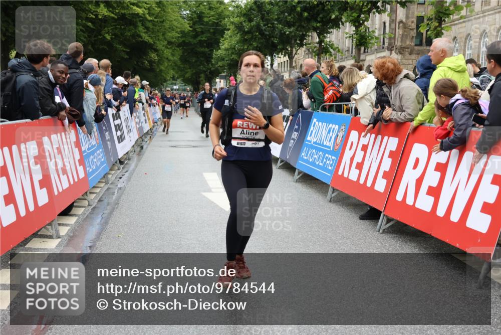 14.06.2026 - REWE Women's Run Strokosch-Dieckow http://msf.ph/oto/9784544 14.06.2026 10:02:54 Ziel 10181, 10639, 11110, 11201, 11448, 11469 meine-sportfotos.de