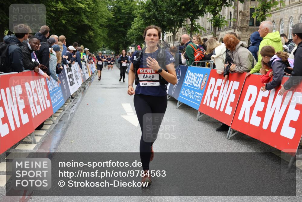 14.06.2026 - REWE Women's Run Strokosch-Dieckow http://msf.ph/oto/9784563 14.06.2026 10:02:54 Ziel 10181, 10639, 11110, 11201, 11448, 11469 meine-sportfotos.de