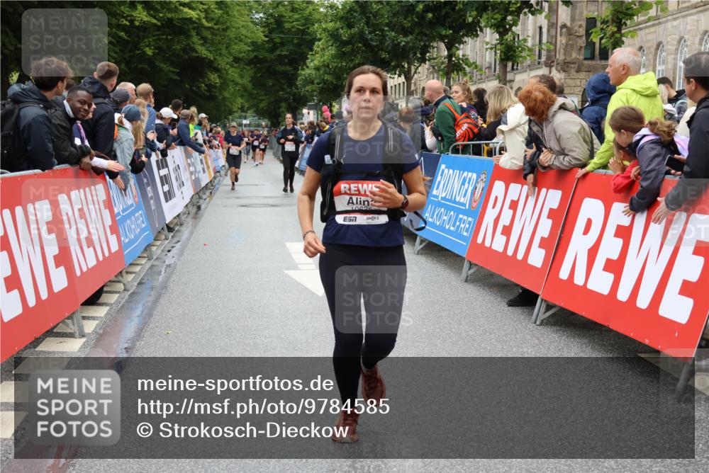 14.06.2026 - REWE Women's Run Strokosch-Dieckow http://msf.ph/oto/9784585 14.06.2026 10:02:54 Ziel 10181, 10639, 11110, 11201, 11448, 11469 meine-sportfotos.de
