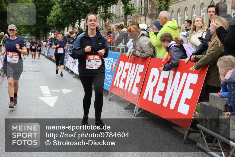 14.06.2026 - REWE Women's Run Strokosch-Dieckow http://msf.ph/oto/9784604 14.06.2026 10:03:01 Ziel 10170, 10631, 10639, 10753, 11110 meine-sportfotos.de