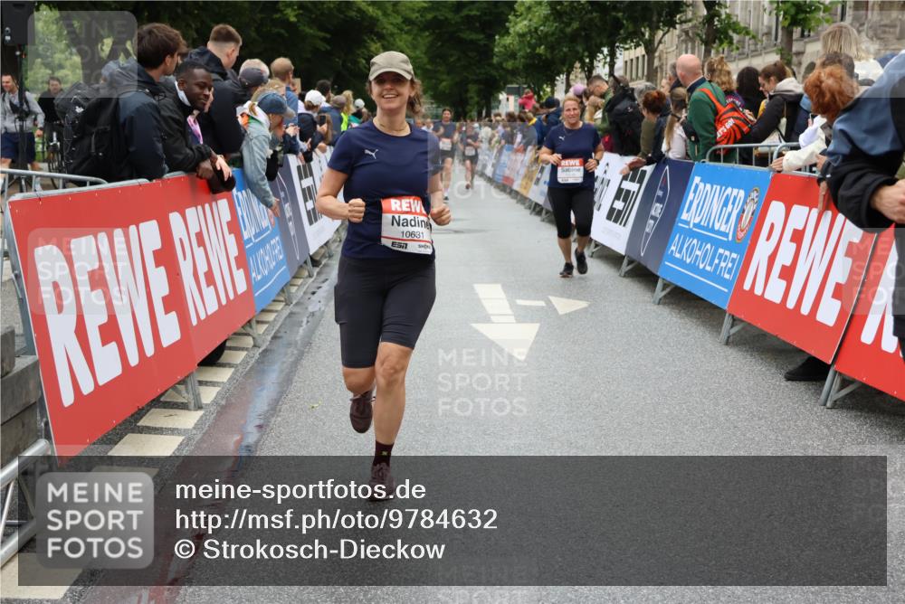 14.06.2026 - REWE Women's Run Strokosch-Dieckow http://msf.ph/oto/9784632 14.06.2026 10:03:02 Ziel 10170, 10631, 10639, 10753 meine-sportfotos.de