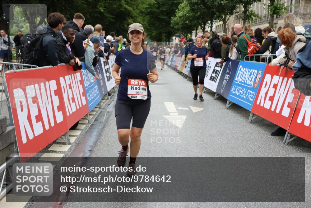 14.06.2026 - REWE Women's Run Strokosch-Dieckow http://msf.ph/oto/9784642 14.06.2026 10:03:02 Ziel 10170, 10631, 10639, 10753 meine-sportfotos.de