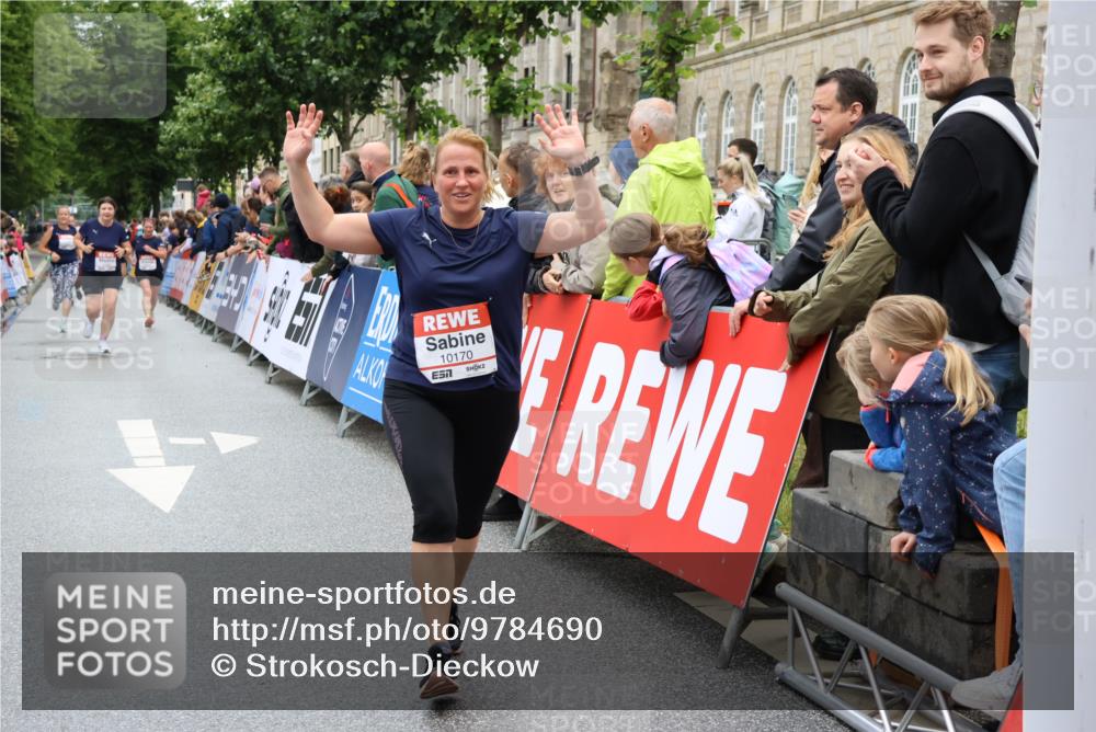 14.06.2026 - REWE Women's Run Strokosch-Dieckow http://msf.ph/oto/9784690 14.06.2026 10:03:05 Ziel 10170, 10631, 10753 meine-sportfotos.de
